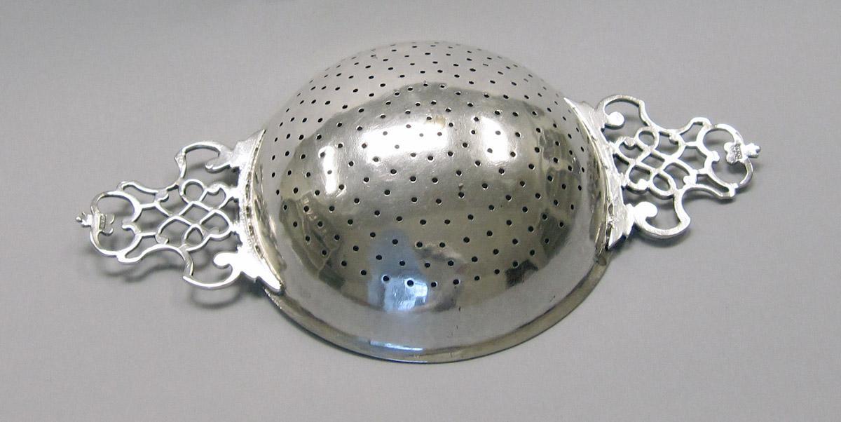 2001.0002.010 Silver Strainer underside
