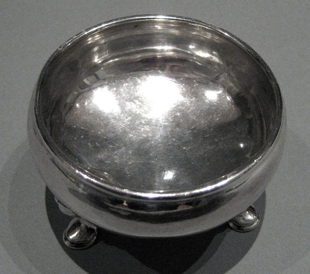 2001.0002.011.002 Silver Salt Cellar interior