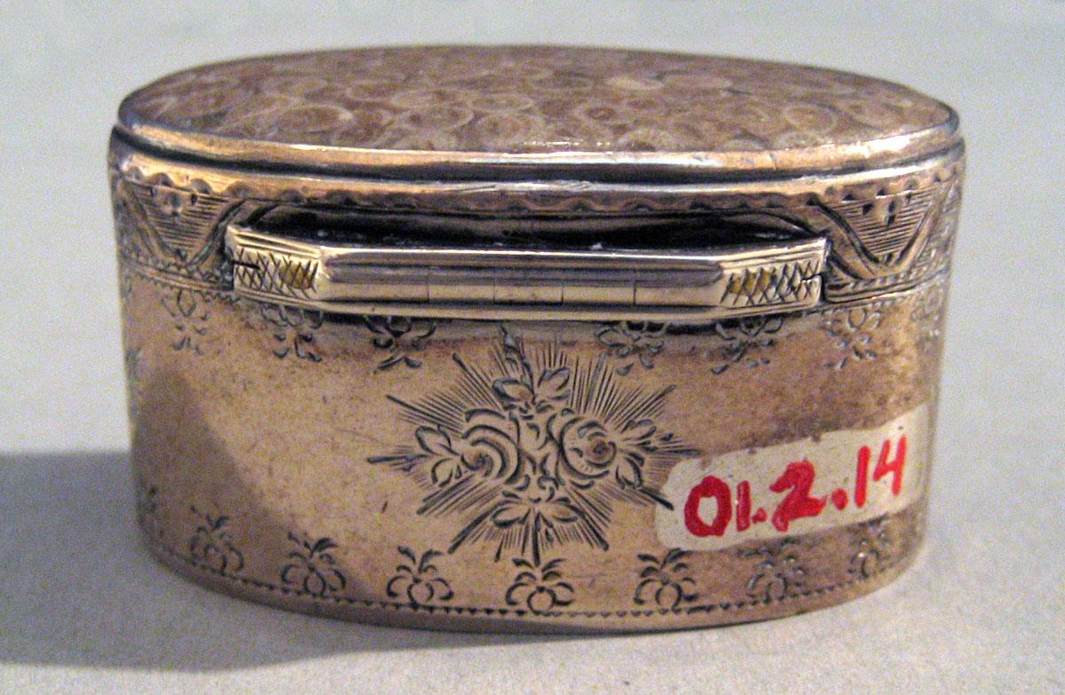 2001.0002.014 Silver Snuff Box back