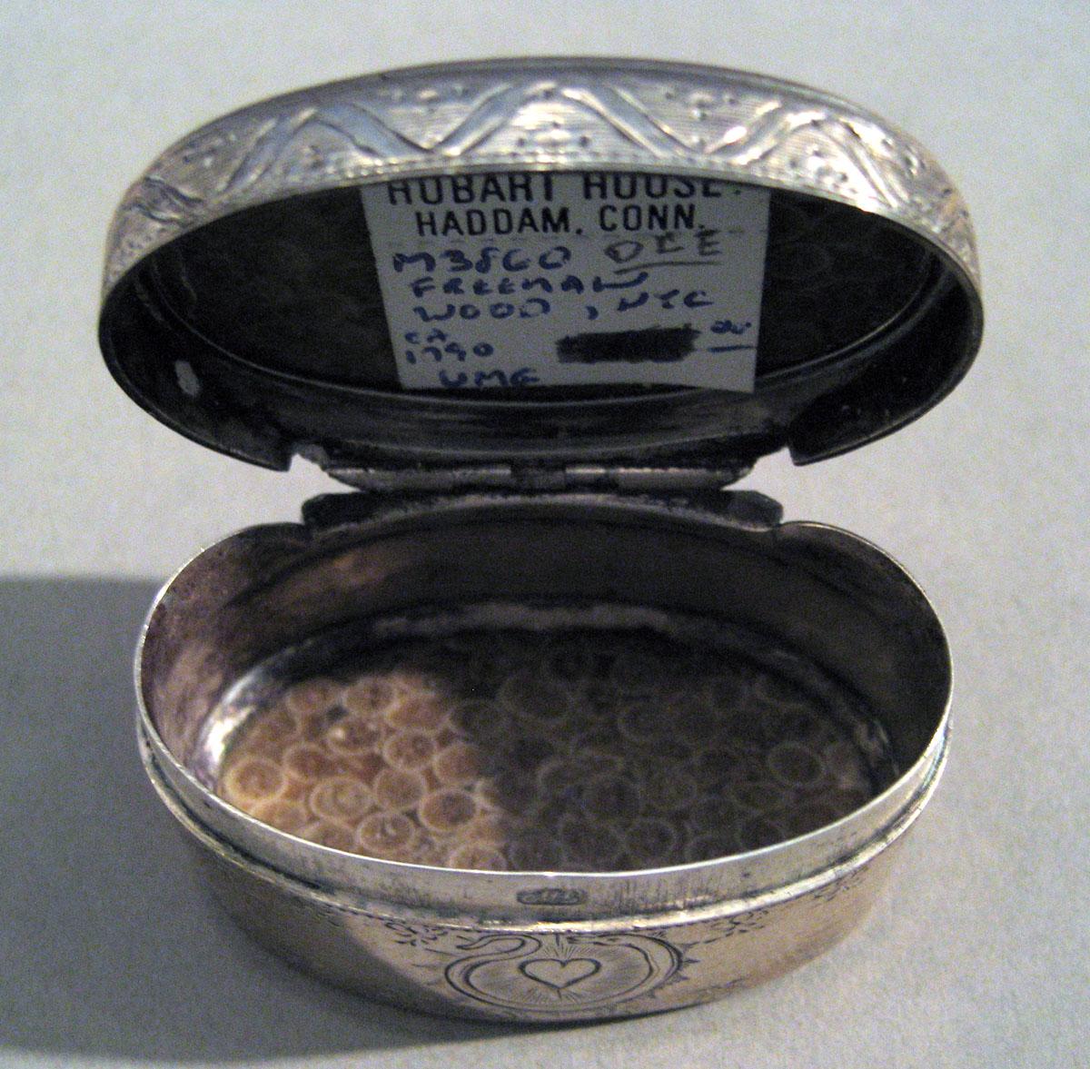 2001.0002.014 Silver Snuff Box interior