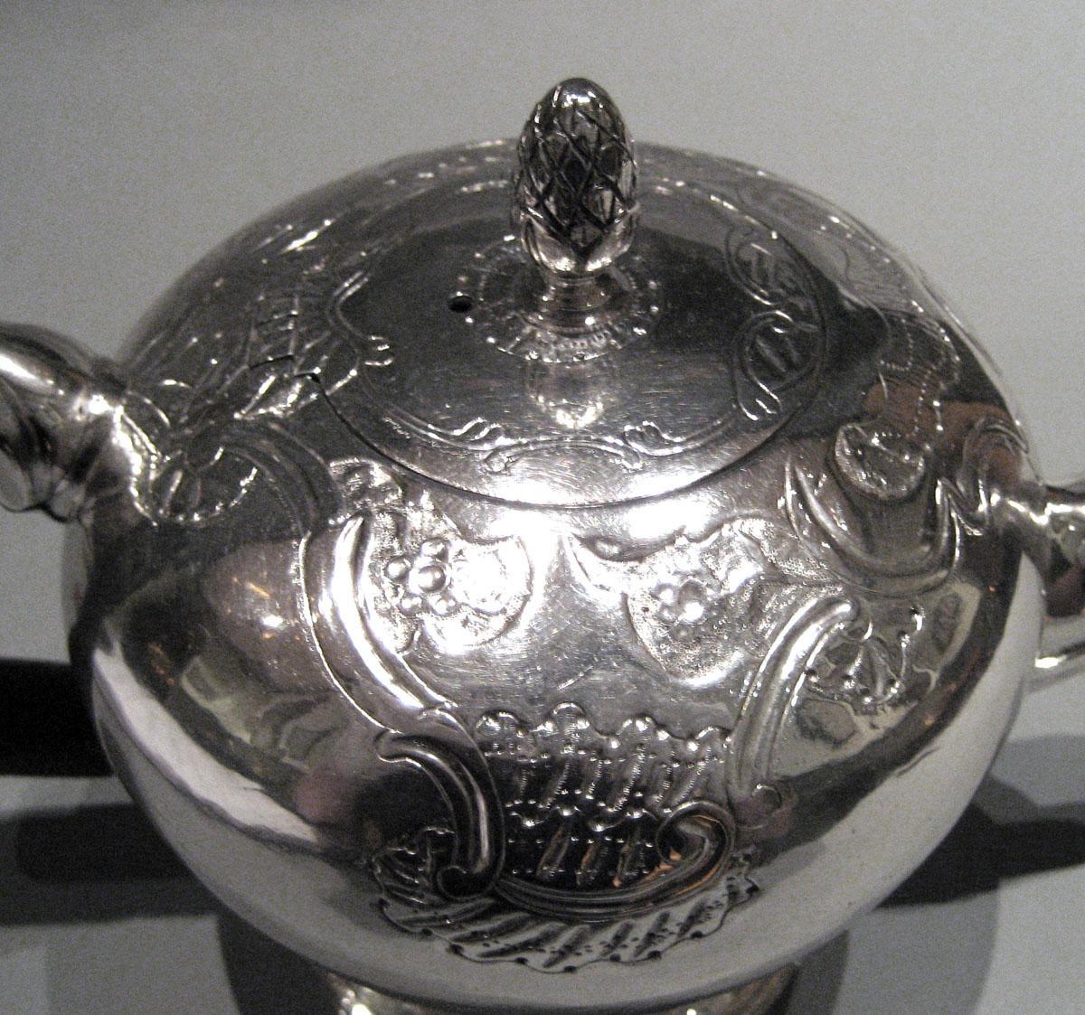 2001.0002.015 Silver Teapot decoration side 2