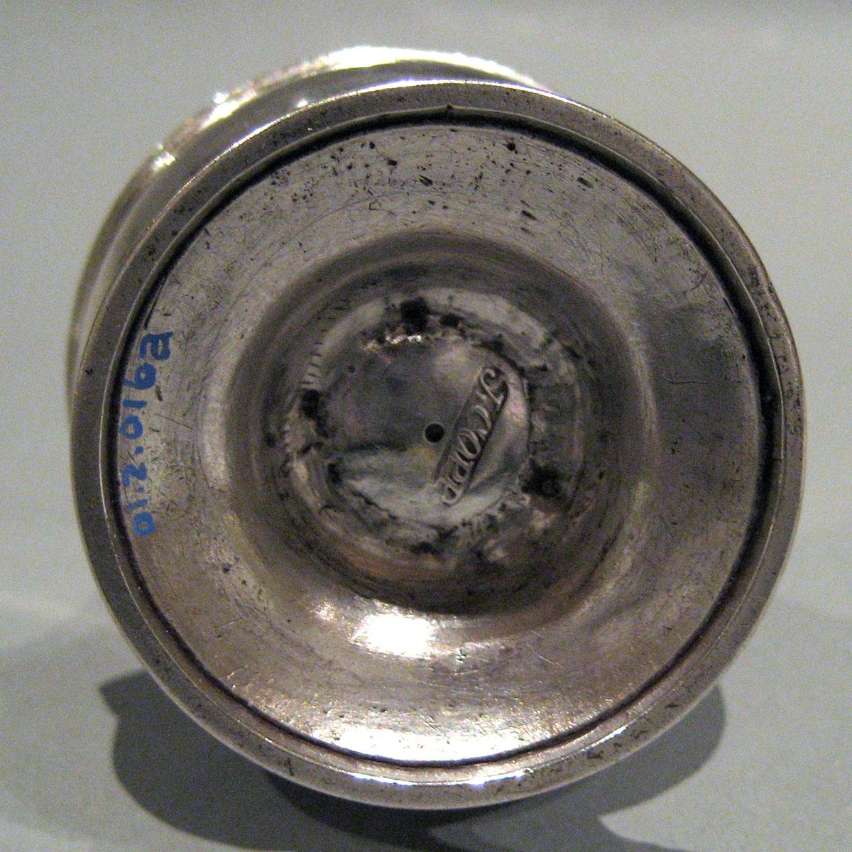 2001.0002.016 A, B Silver Caster (or Castor) underside