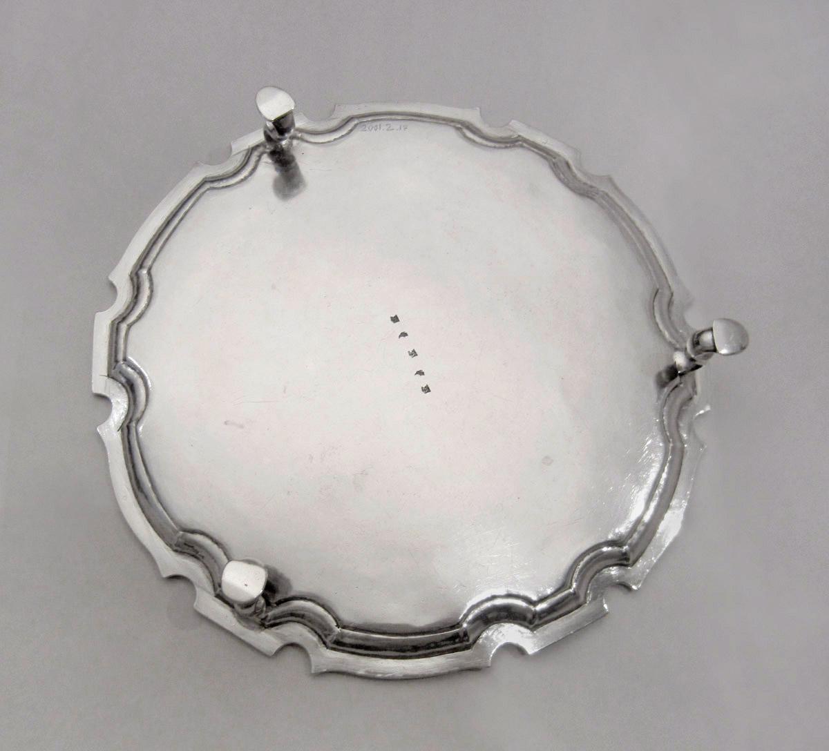 2001.0002.017 Salver, underside