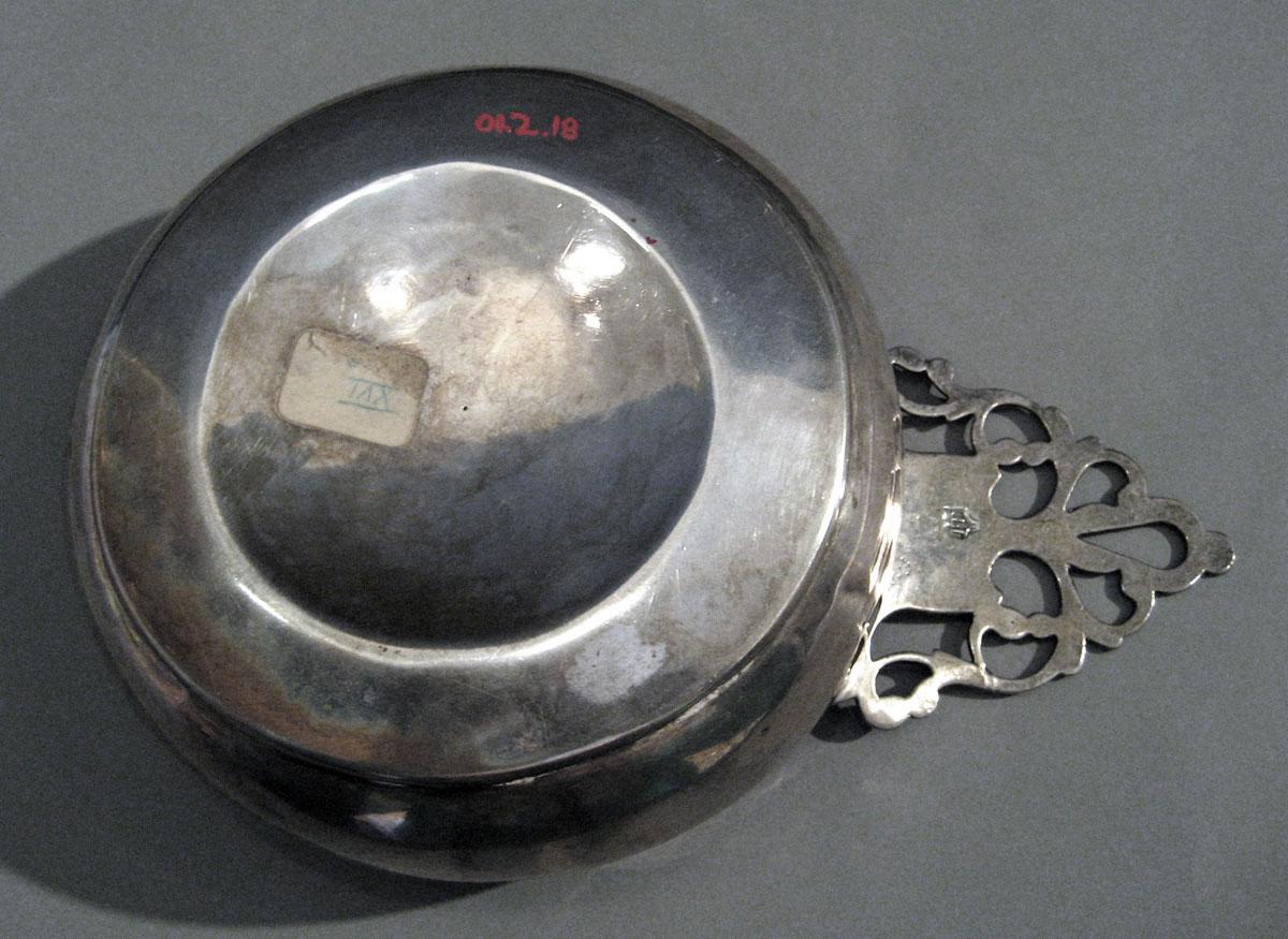 2001.0002.018 Silver Porringer underside
