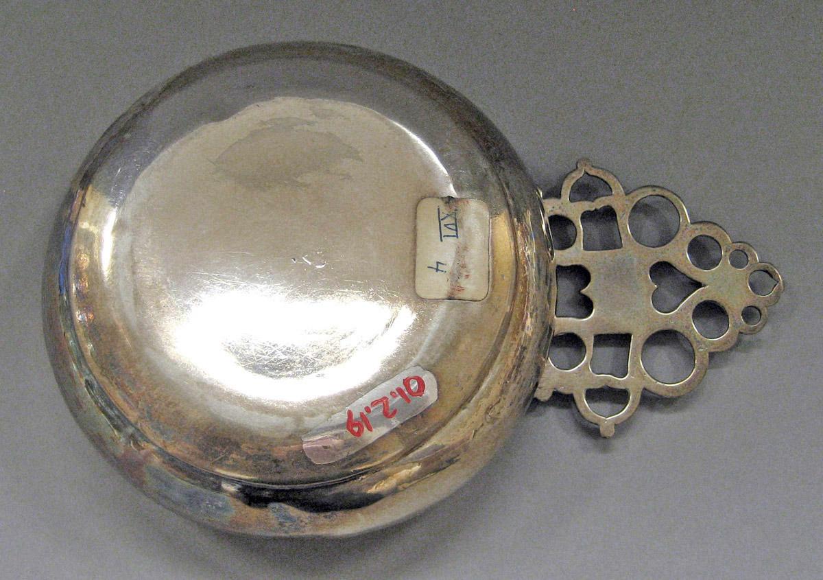 2001.0002.019 Silver Porringer underside