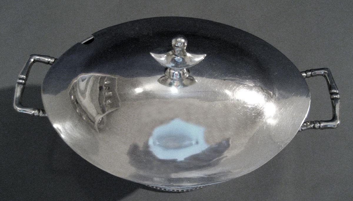 2001.0002.023 A, B Silver Tureen top view
