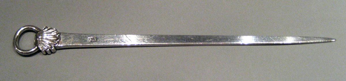 2001.0002.025 Silver Skewer upper surface