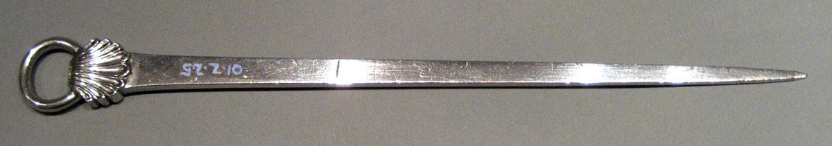 2001.0002.025 Silver Skewer underside