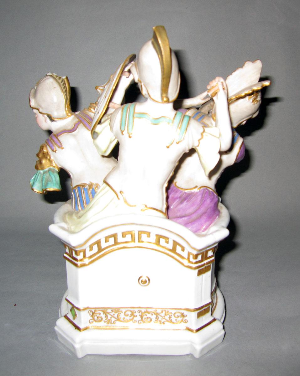 2001.0003.004.001 B Porcelain figure face 3