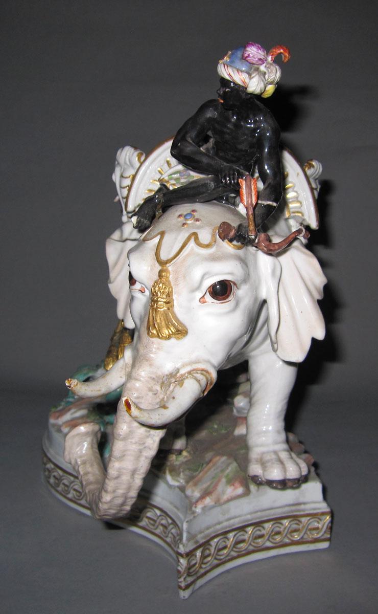 2001.0003.004.001 A Porcelain figure front
