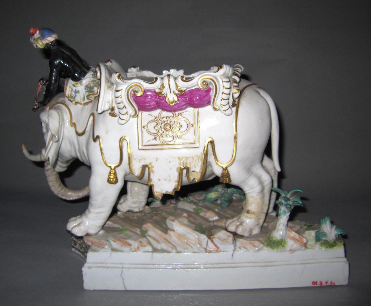 2001.0003.004.001 A Porcelain figure side 2