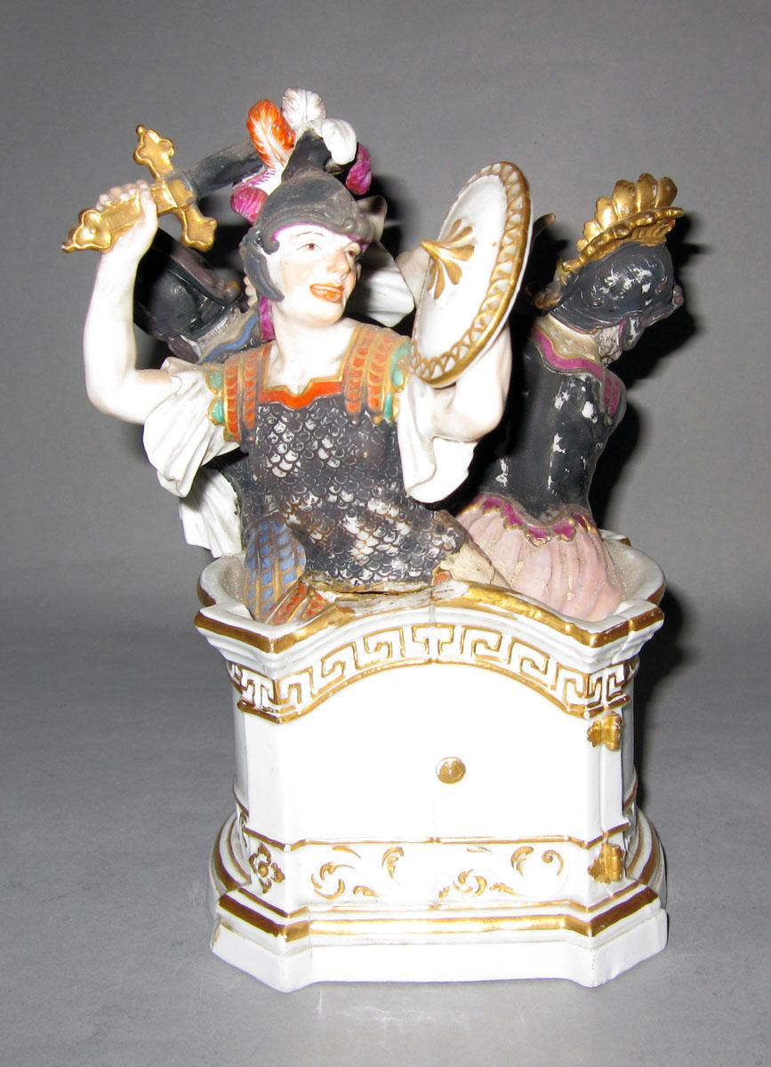 2001.0003.004.002 B Porcelain figure face 3