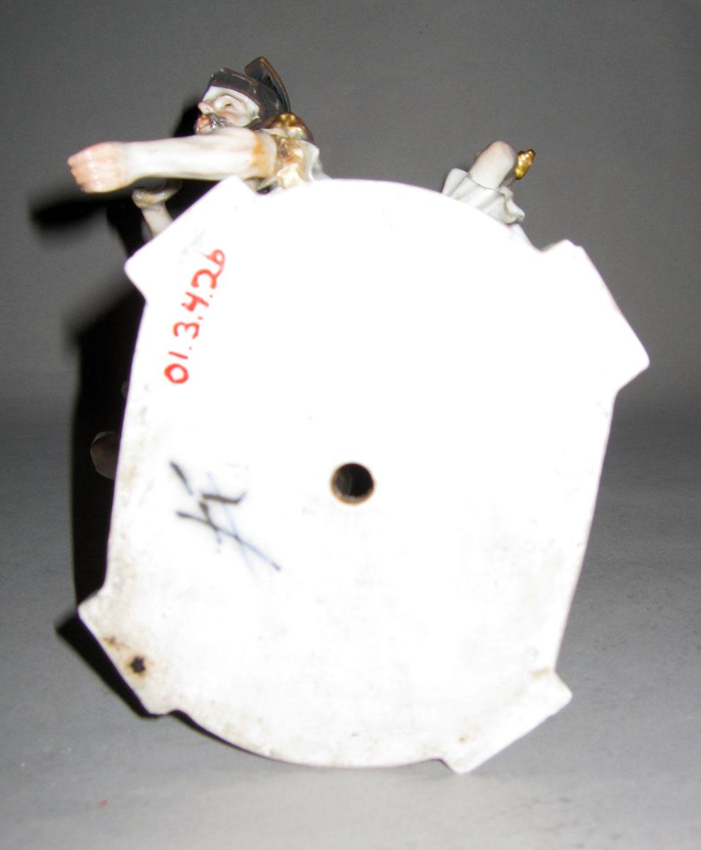 2001.0003.004.002 B Porcelain figure underside