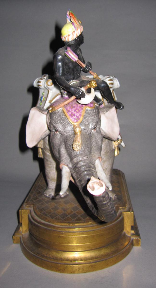 2001.0003.004.002 A Porcelain figure front