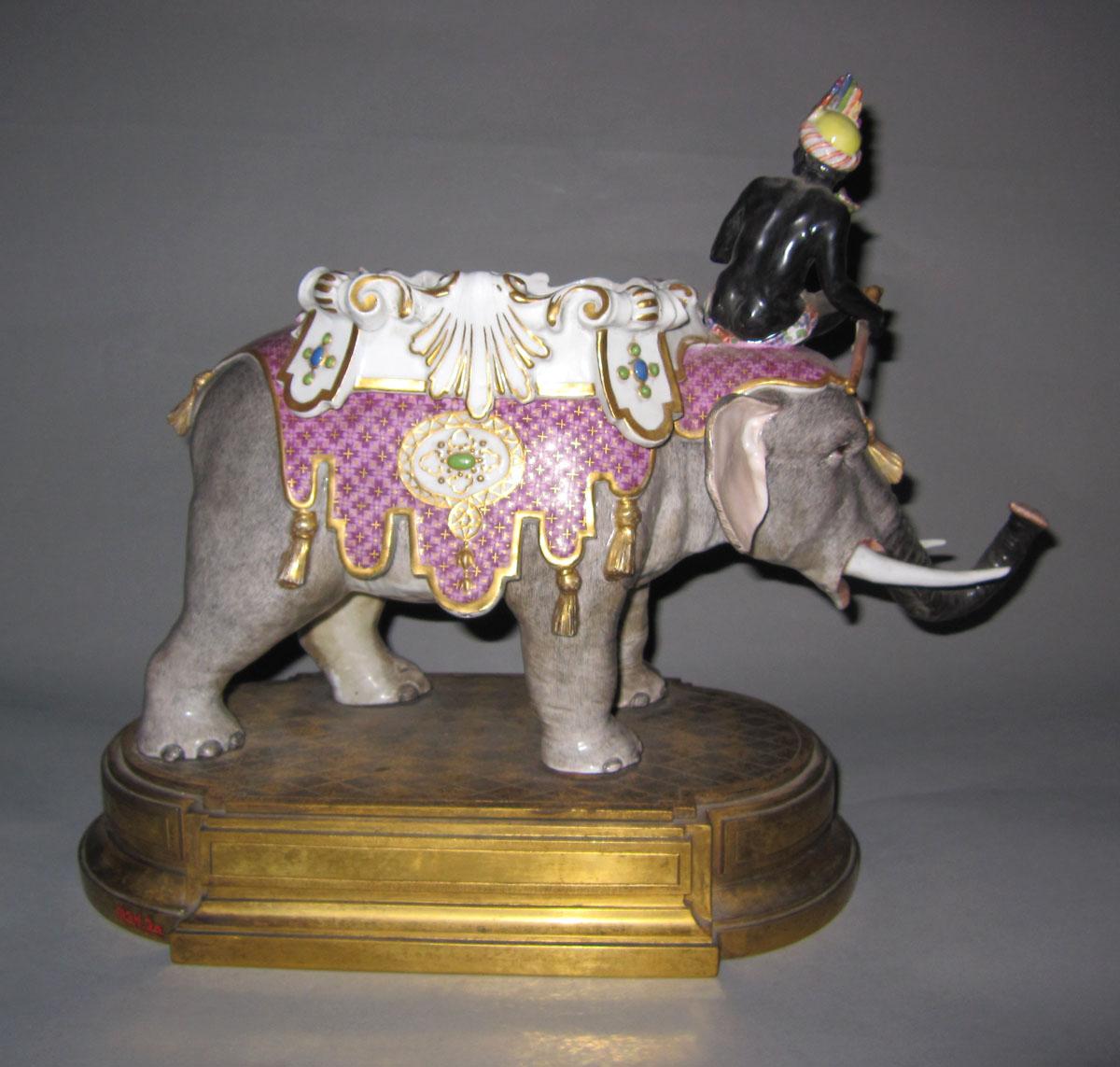 2001.0003.004.002 A Porcelain figure side 2