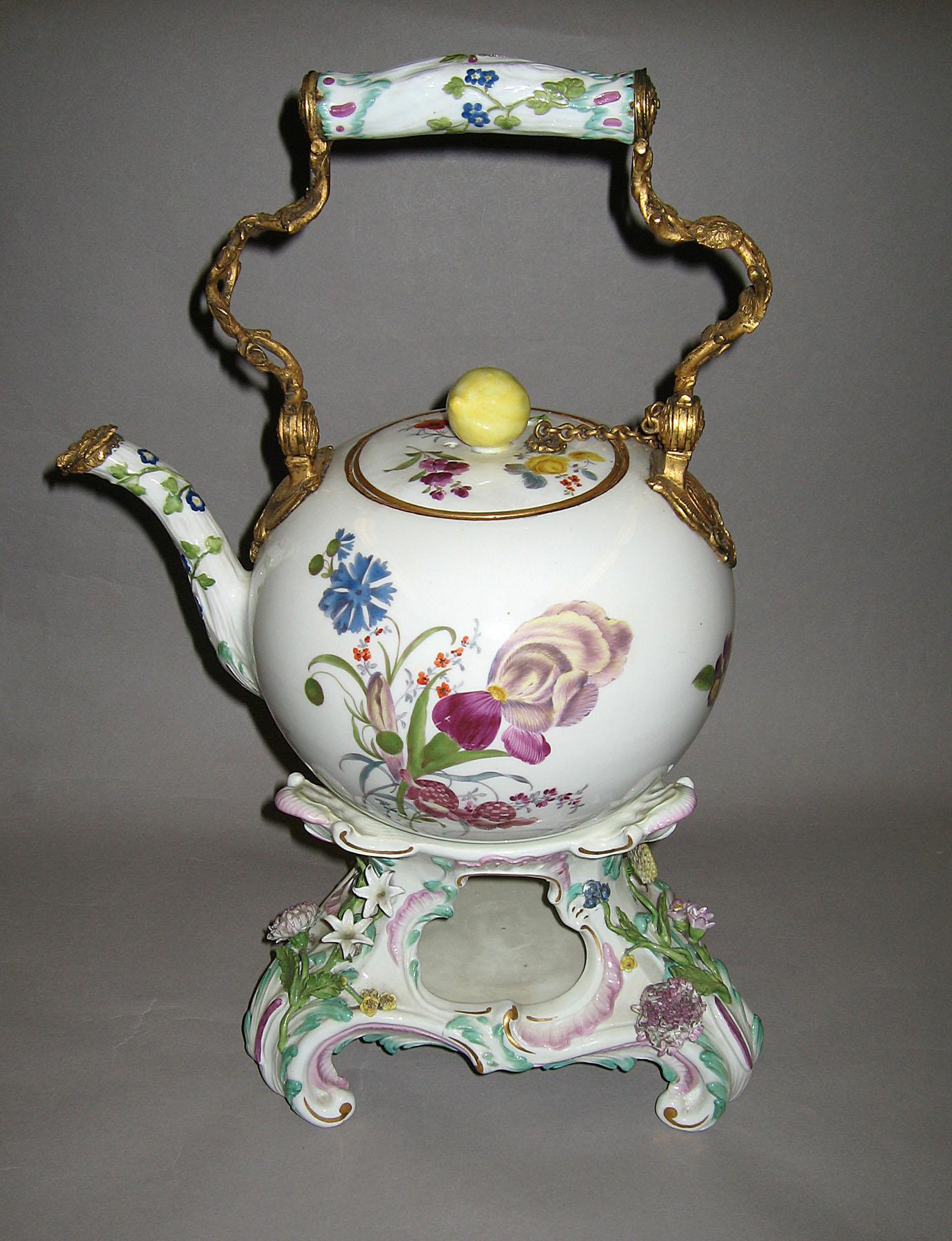 2001.0003.006.001 A, B Kettle and stand