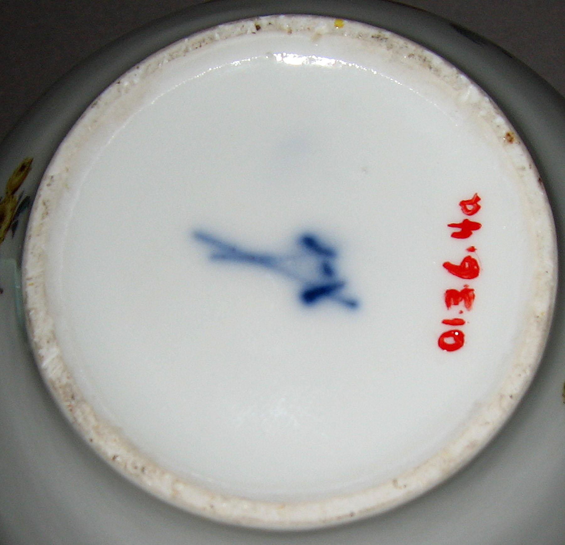 2001.0003.006.004 A, B Teapot (mark)