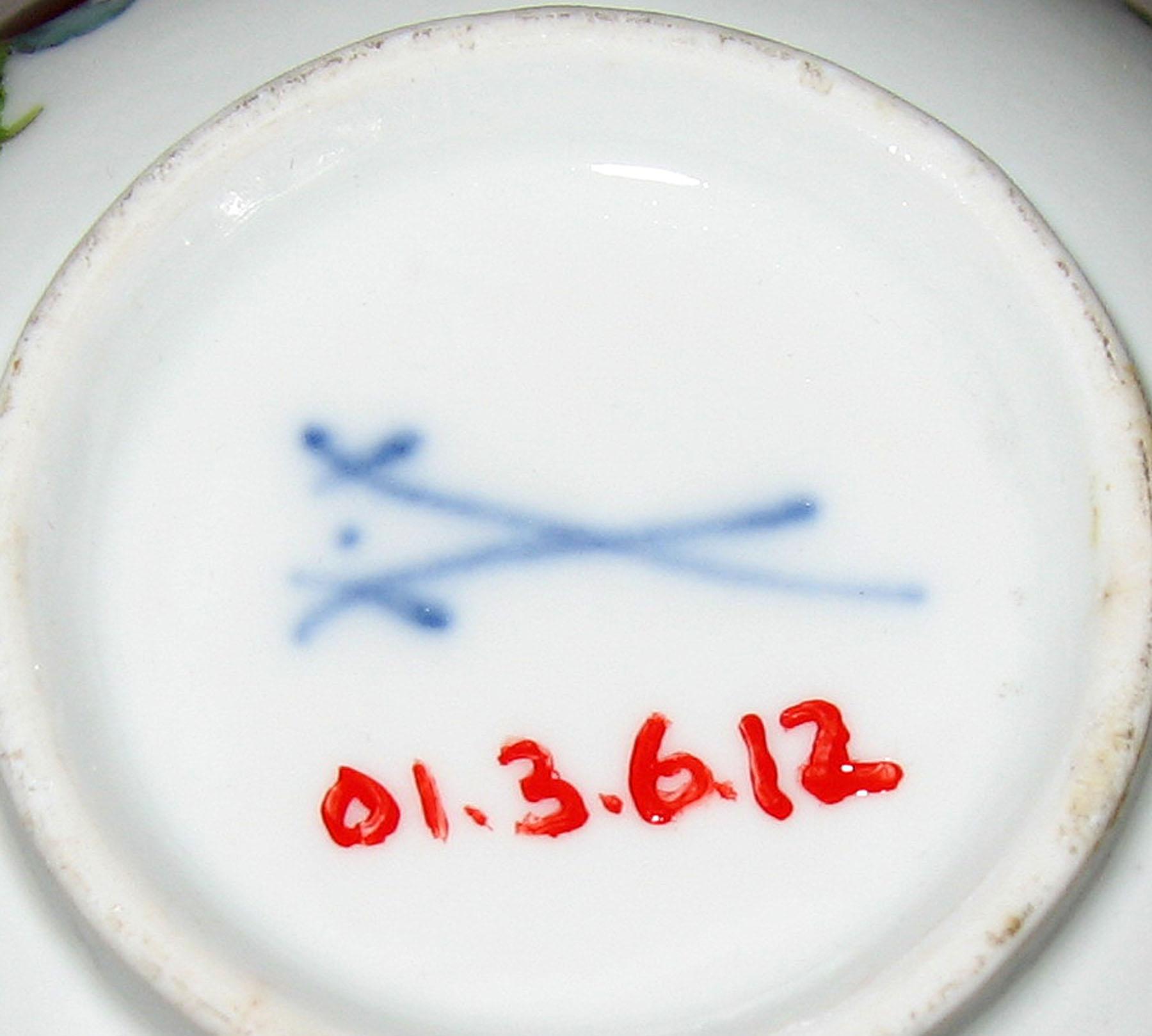 2001.0003.006.012 Teacup (mark)