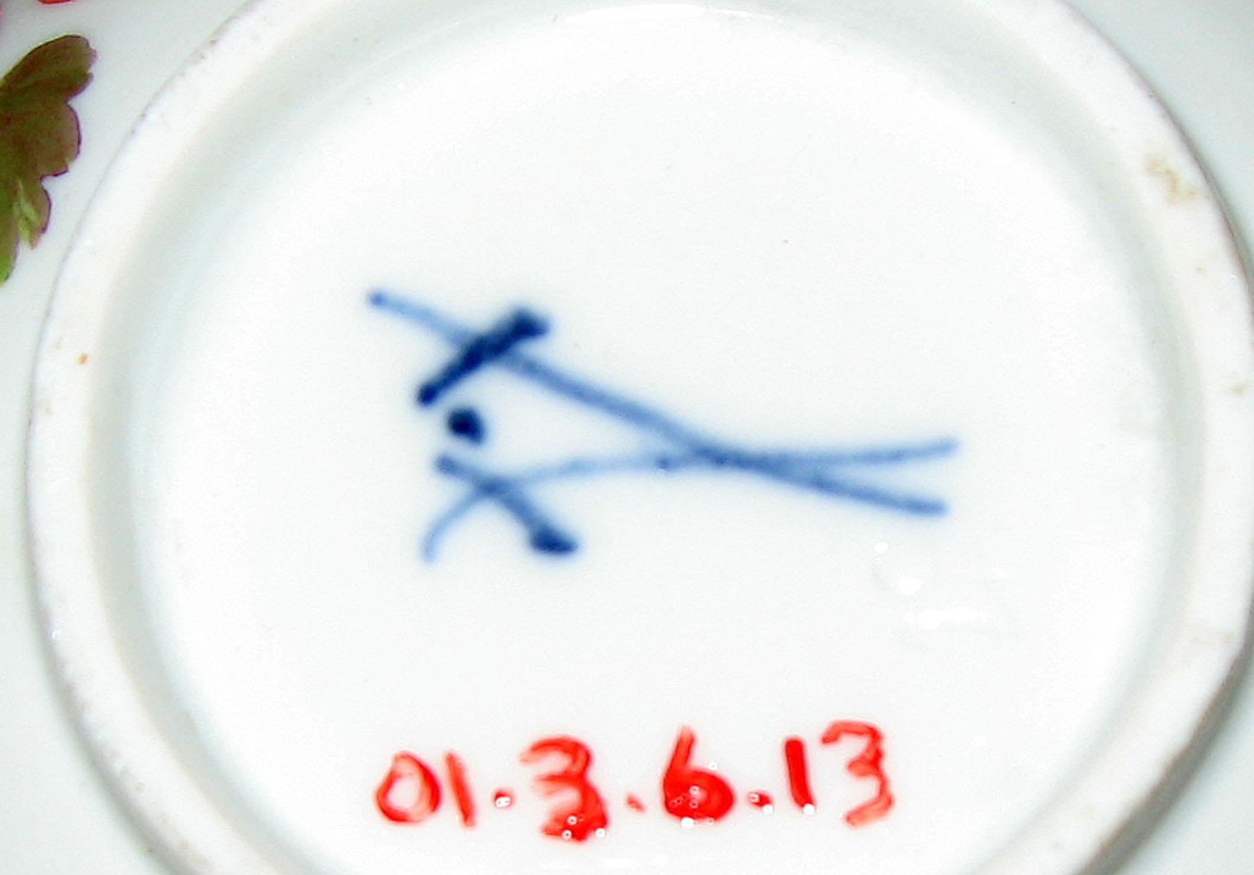 2001.0003.006.013 Teacup (mark)