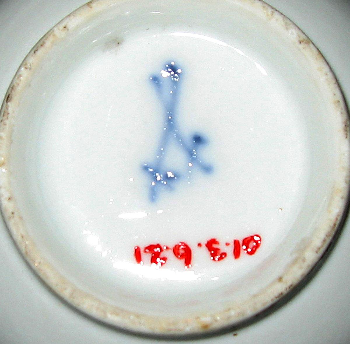 2001.0003.006.021 Coffee cup (mark)