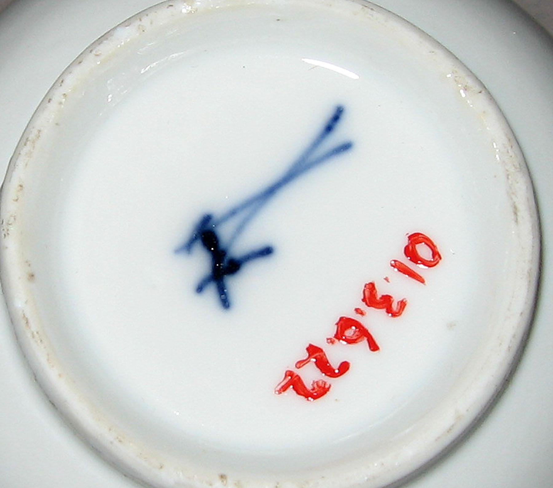 2001.0003.006.022 Coffee cup (mark)