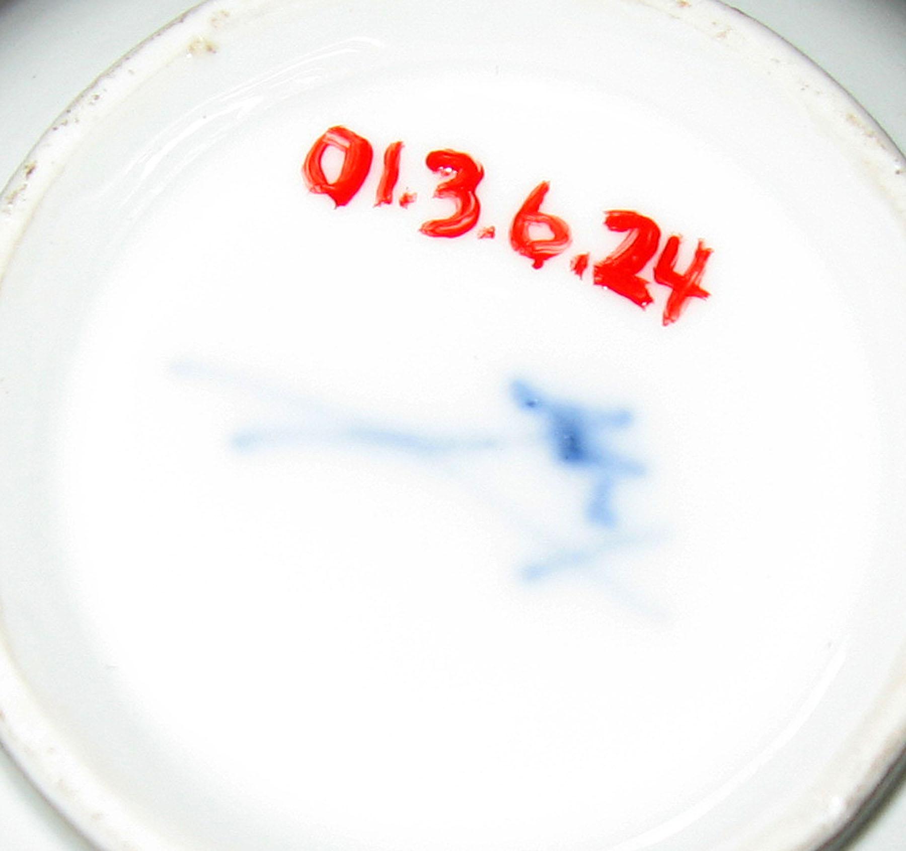 2001.0003.006.024 Coffee cup (mark)