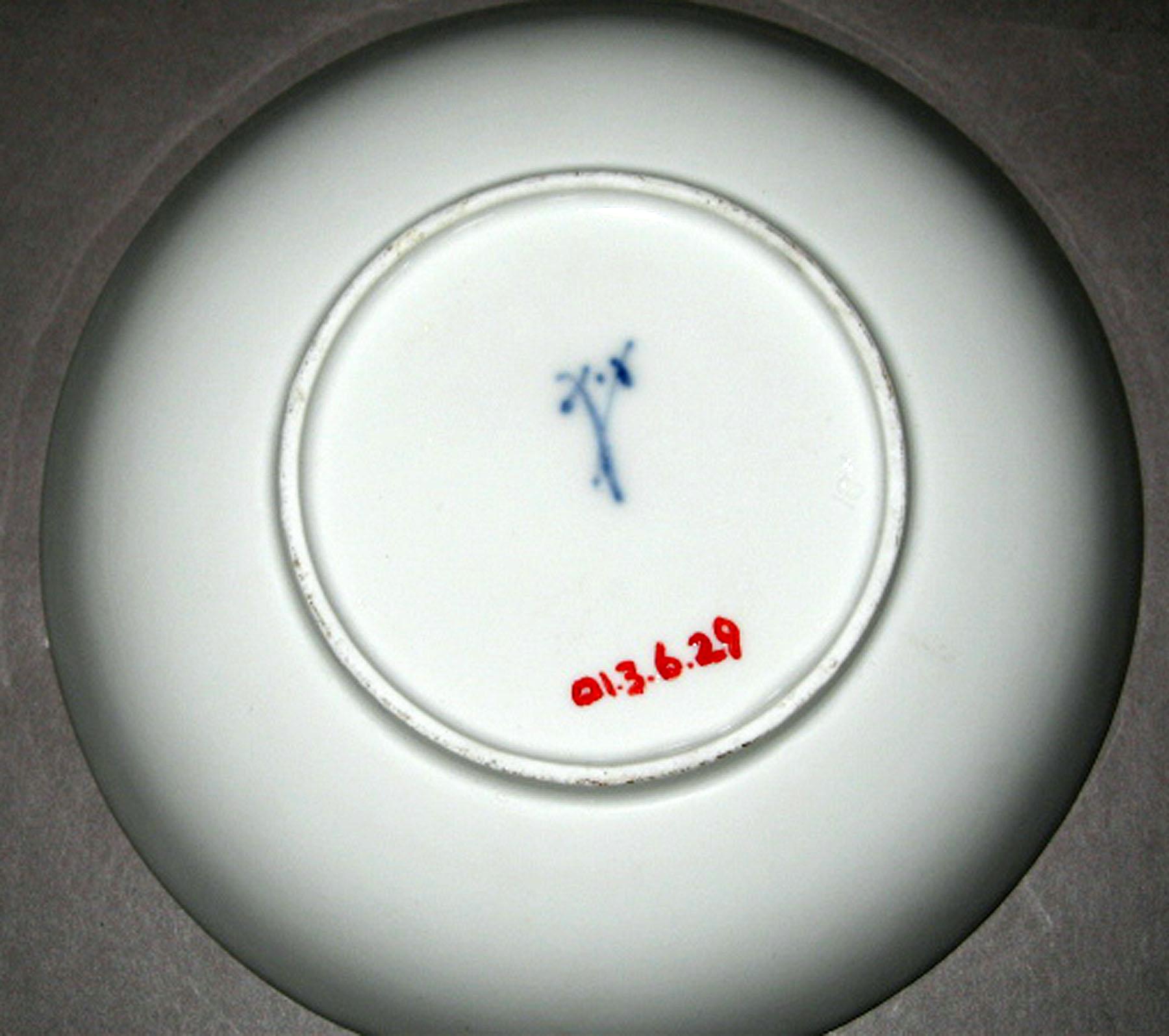 2001.0003.006.029 Meissen saucer (mark)