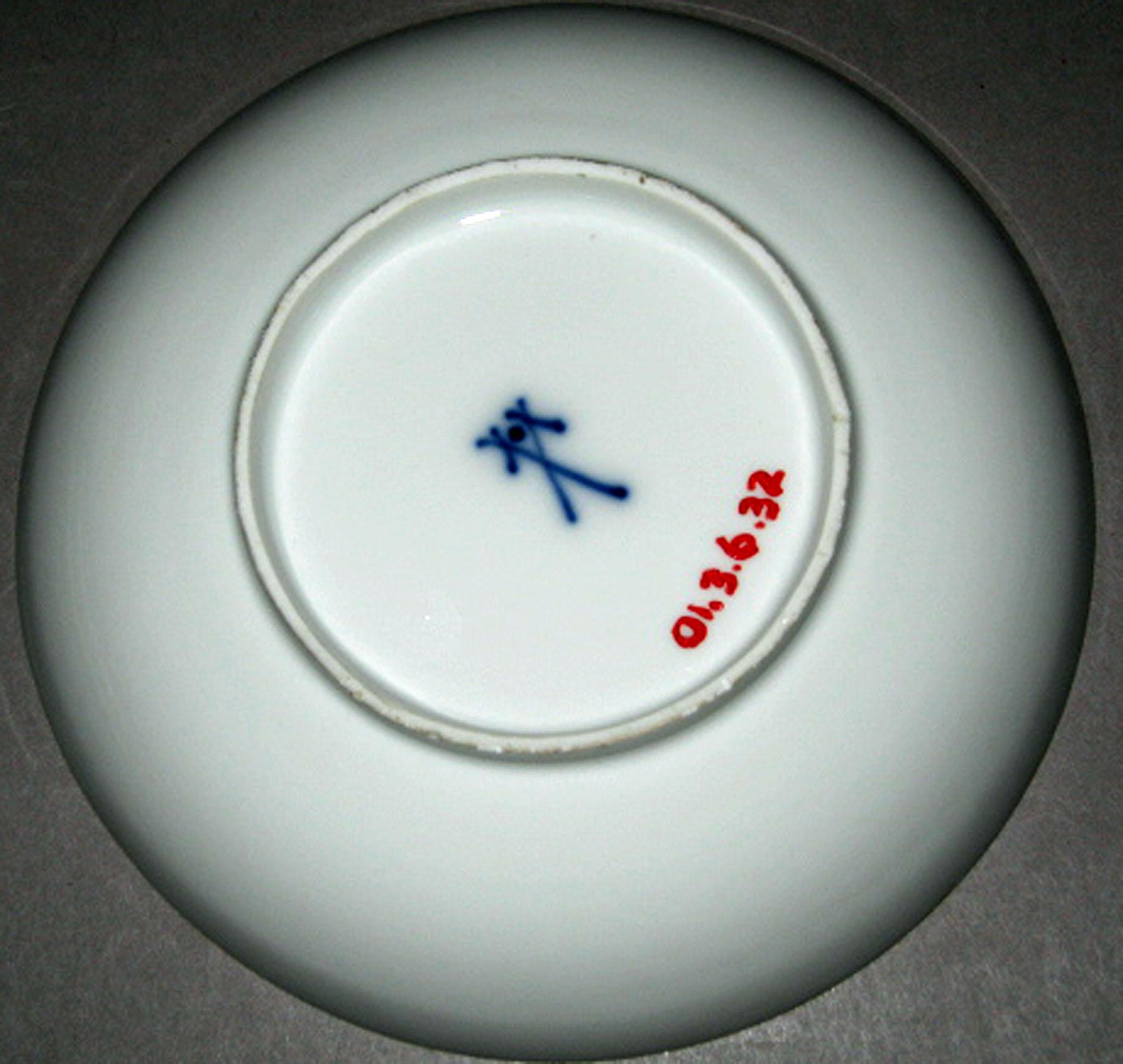 2001.0003.006.032 Meissen saucer (mark)