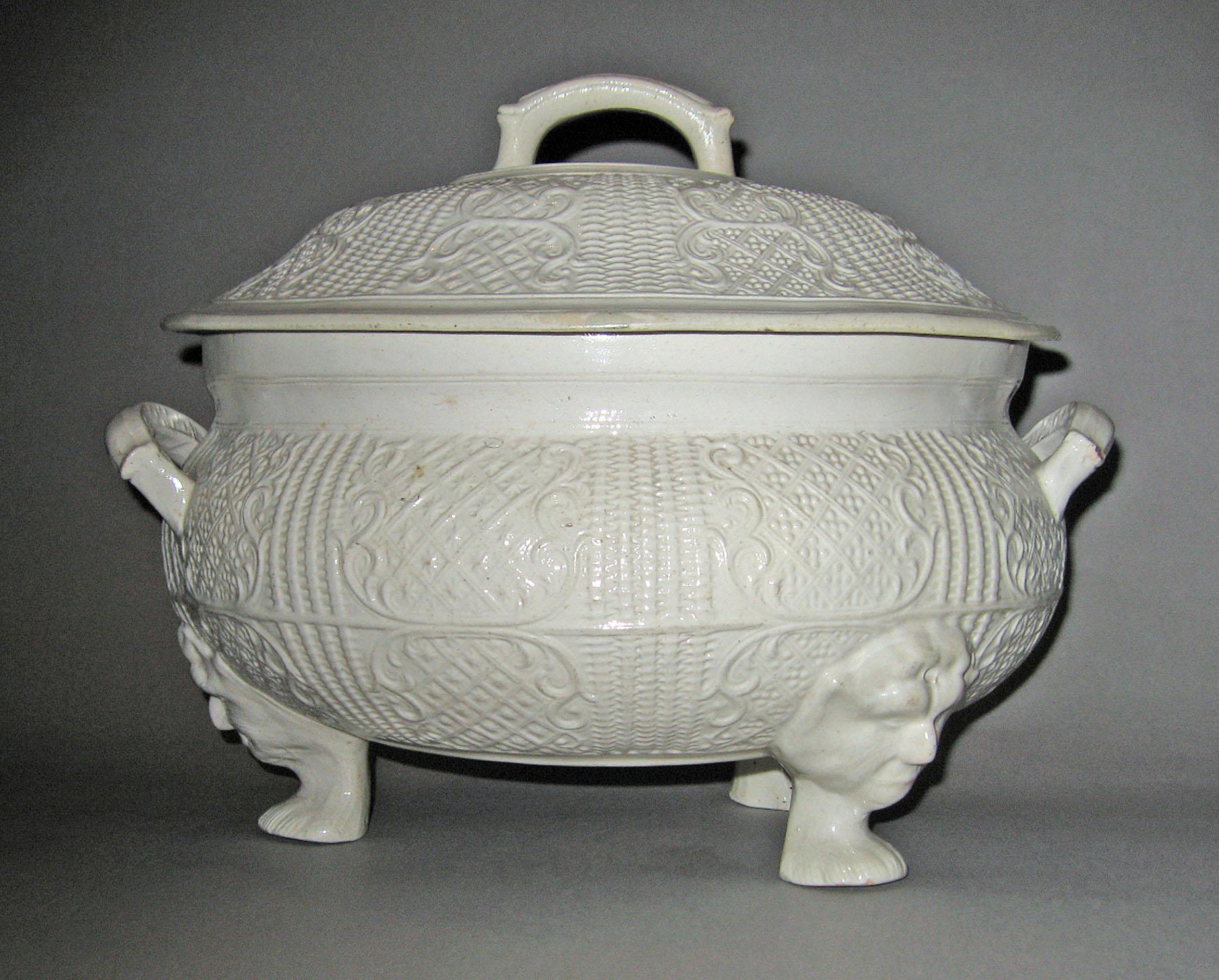 1958.0853 Stoneware tureen