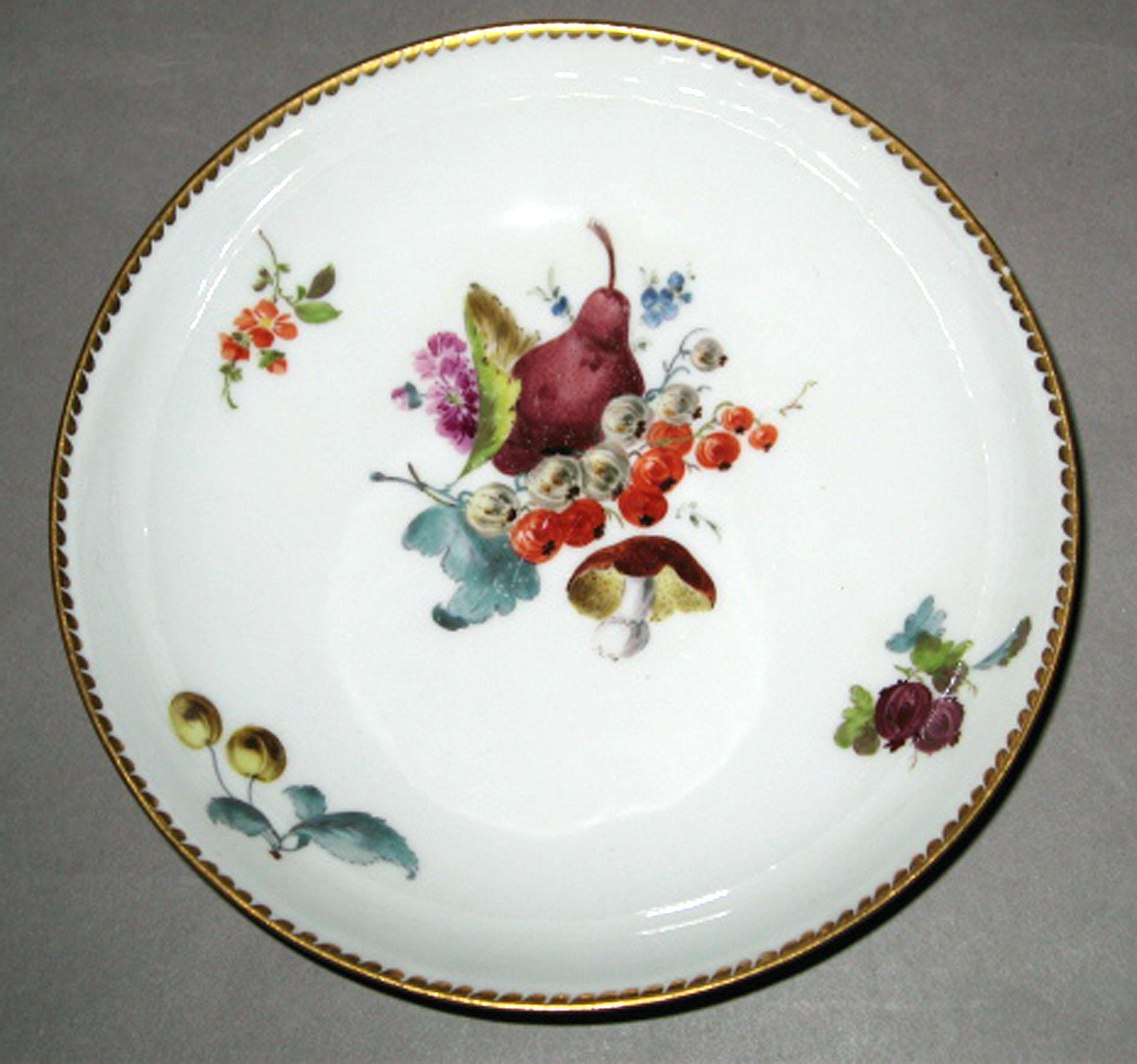 2001.0003.006.036 Meissen porcelain saucer