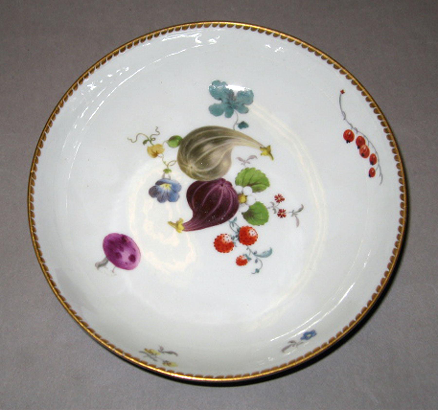 2001.0003.006.039 Porcelain saucer