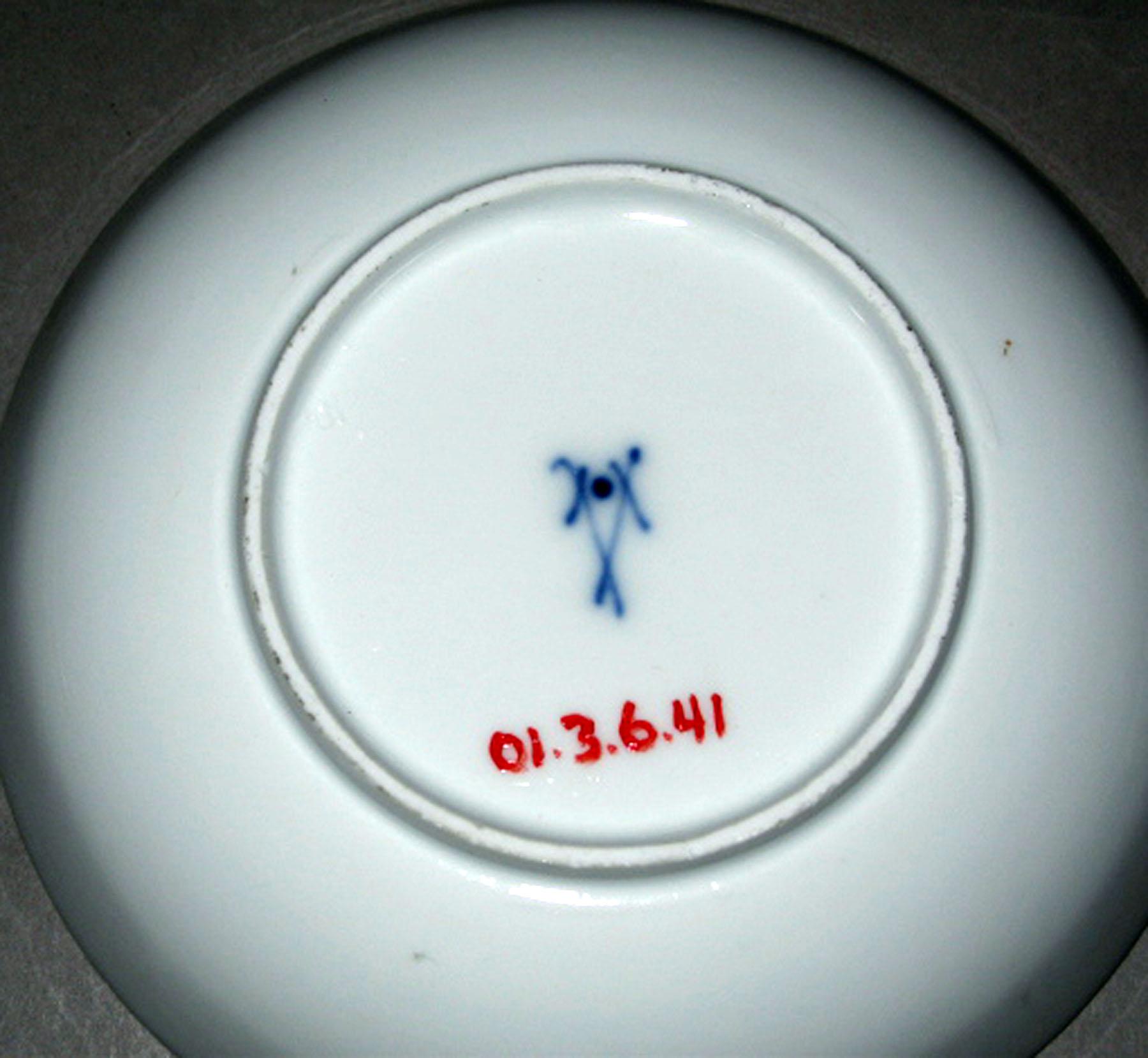 2001.0003.006.041 Meissen porcelain saucer (mark)