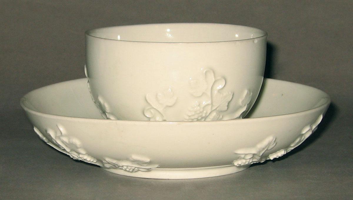 2001.0003.007 A, B Porcelain teabowl and saucer