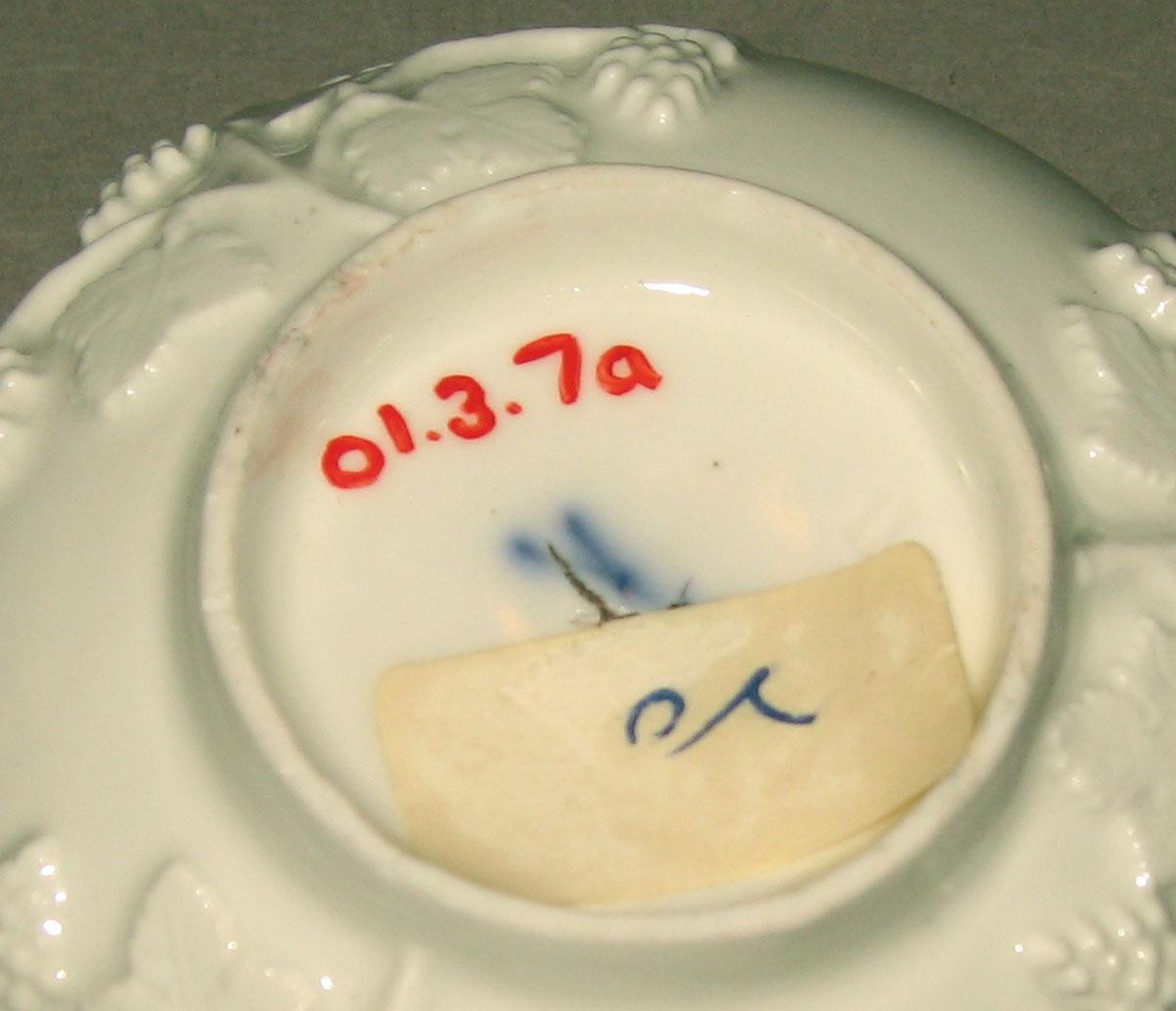 2001.0003.007 A Porcelain teabowl (underside)