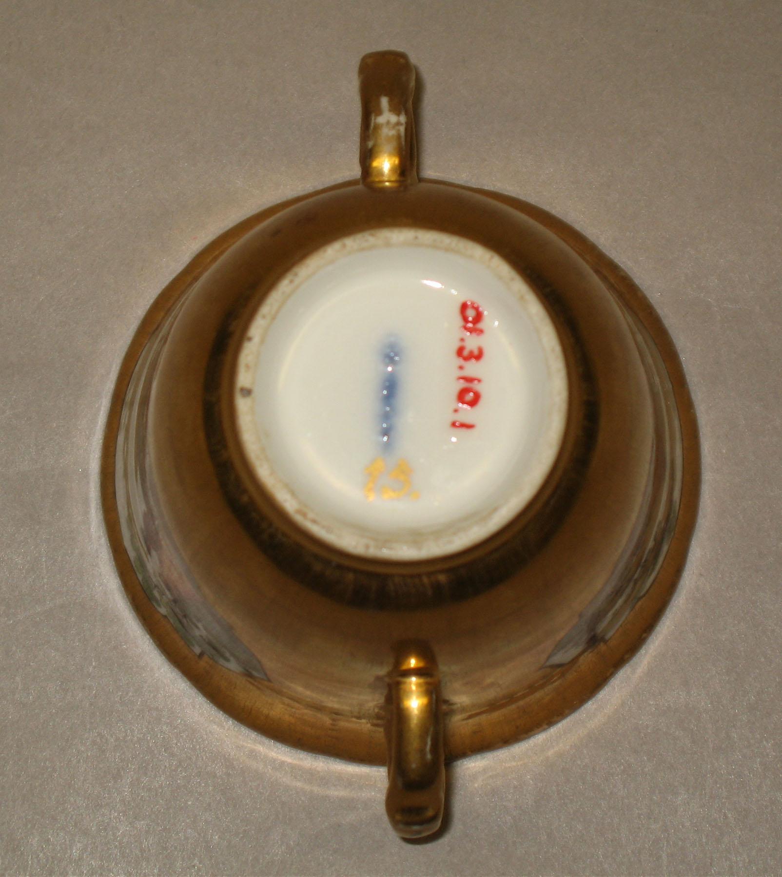 2001.0003.010.001 Berlin porcelain cup (bottom-mark)