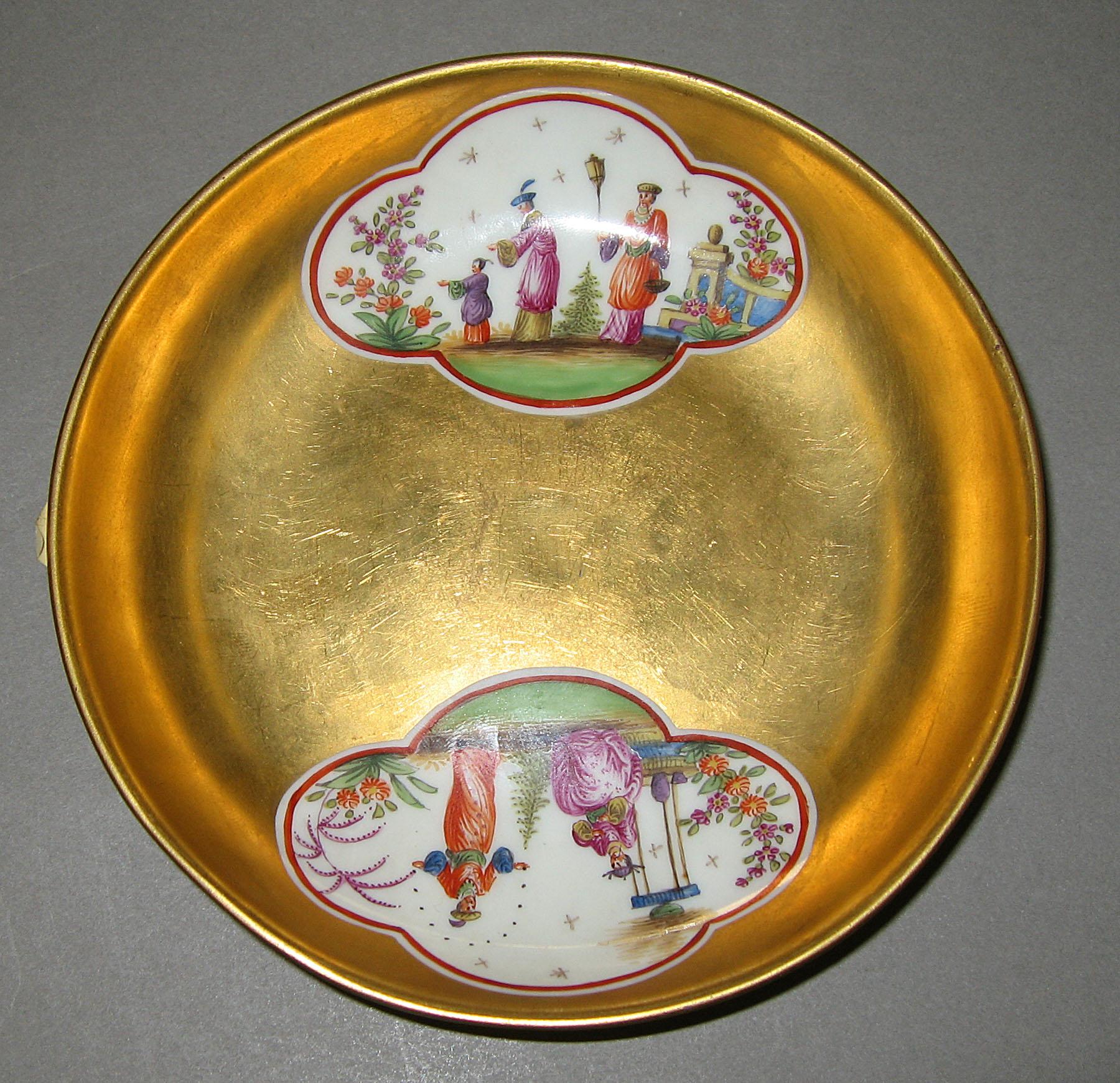 2001.0003.010.002 B Saucer