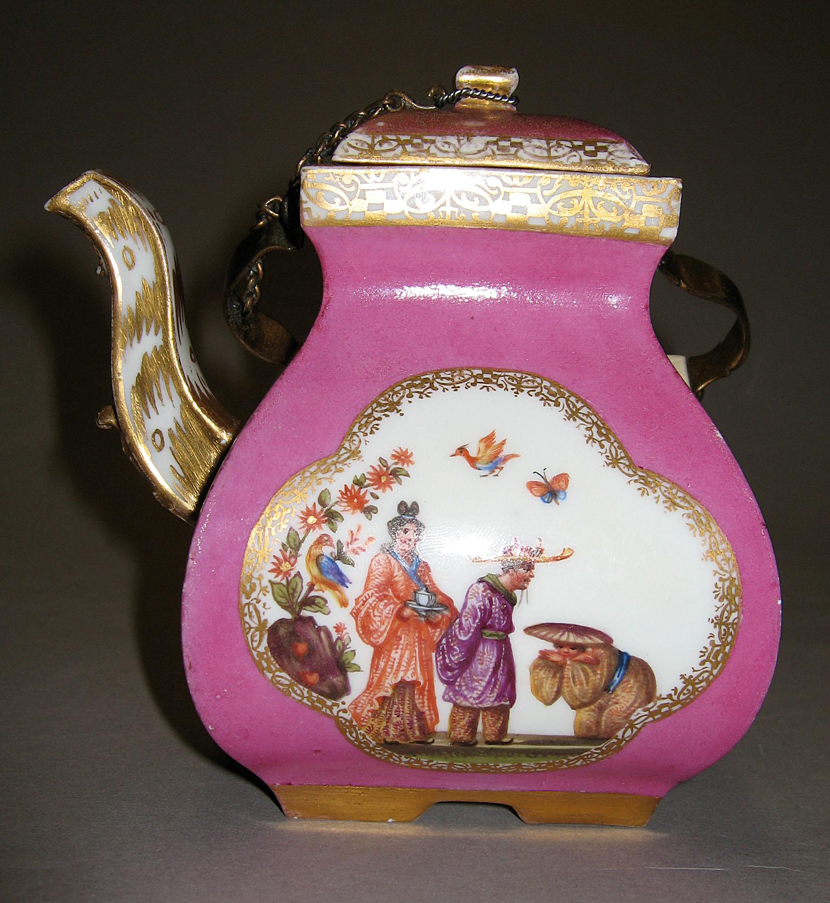 2001.0003.012 Teapot (side 1)