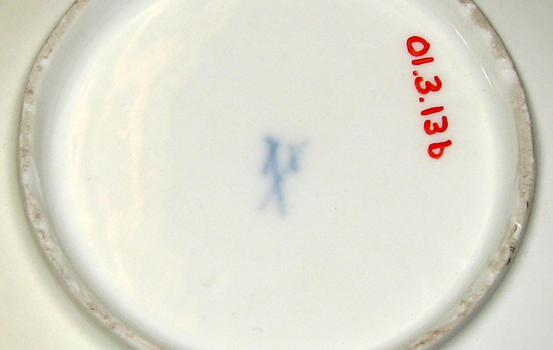 2001.0003.013 B Saucer (mark)