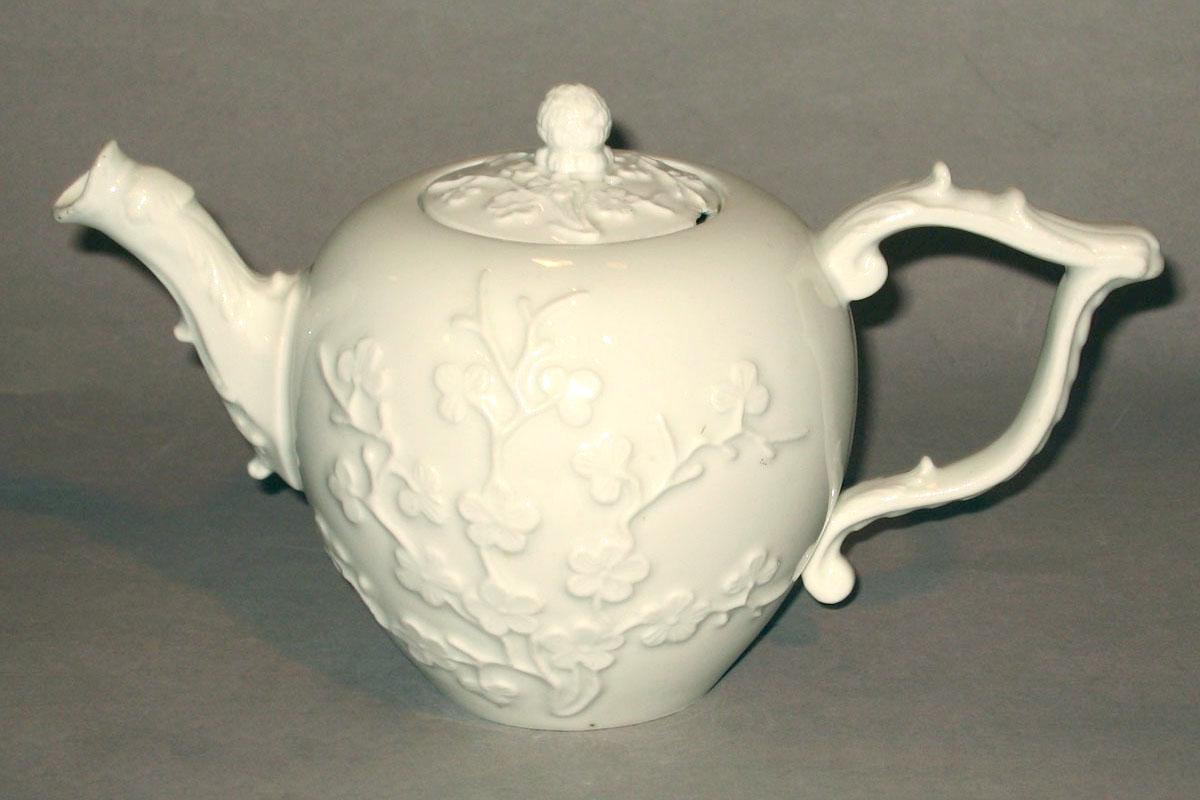 2001.0003.014.001 A, B Porcelain teapot