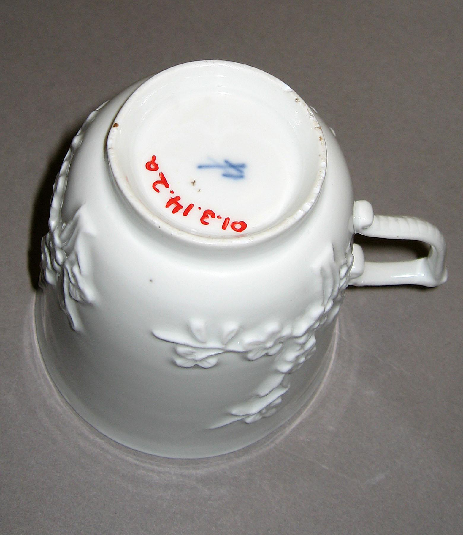 2001.0003.014.002 A Cup (mark)
