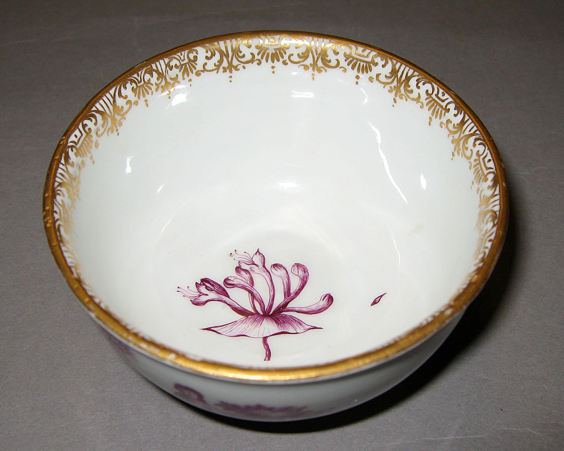 2001.0003.015 A Teabowl (interior)