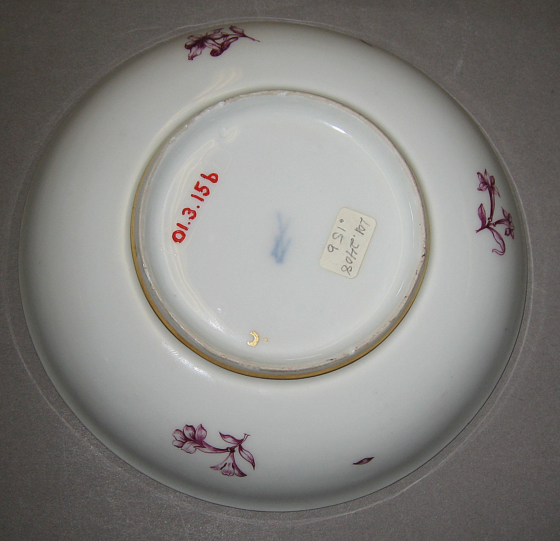 2001.0003.015 B Saucer (mark)
