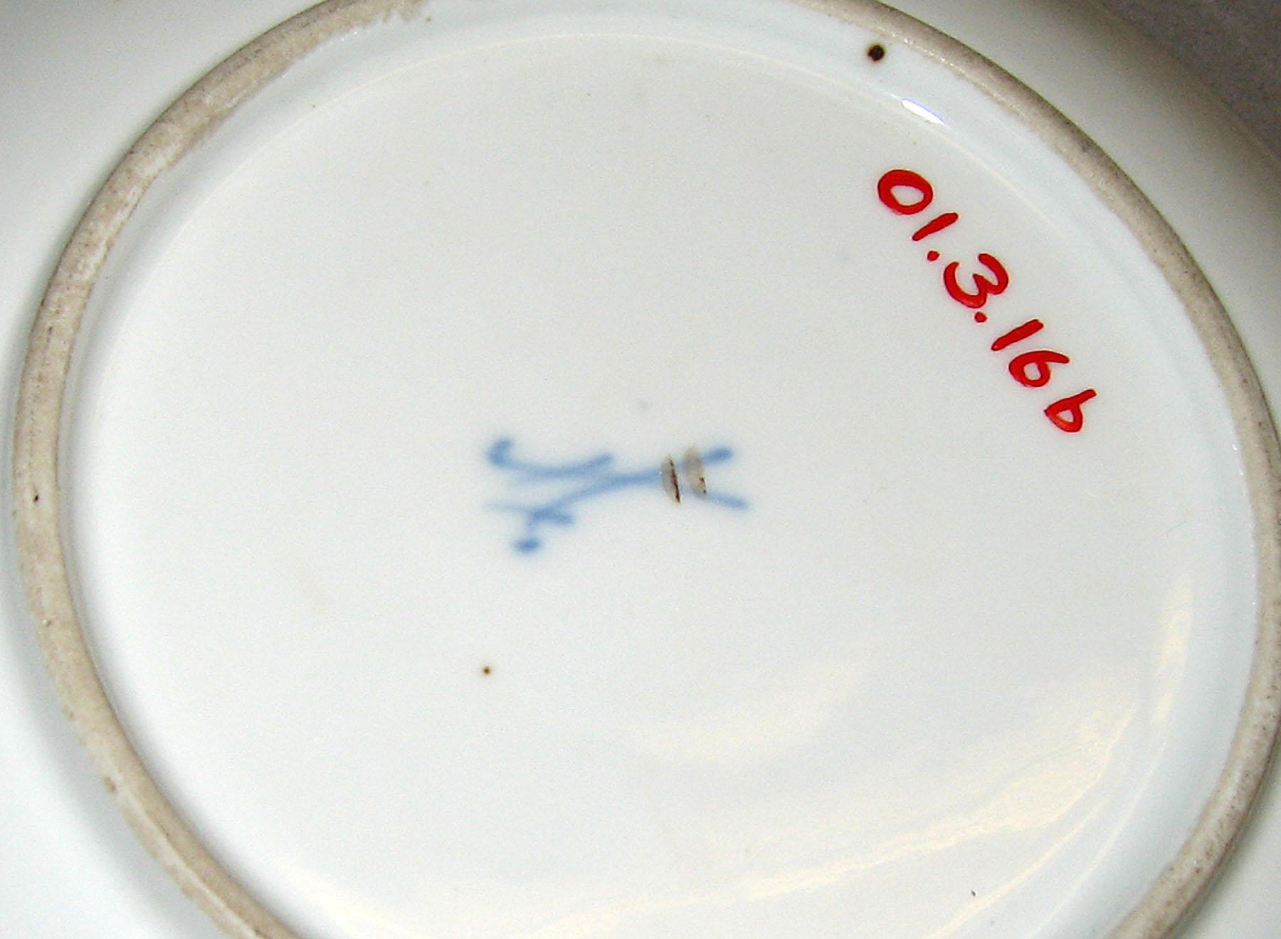 2001.0003.016 B Saucer (mark)