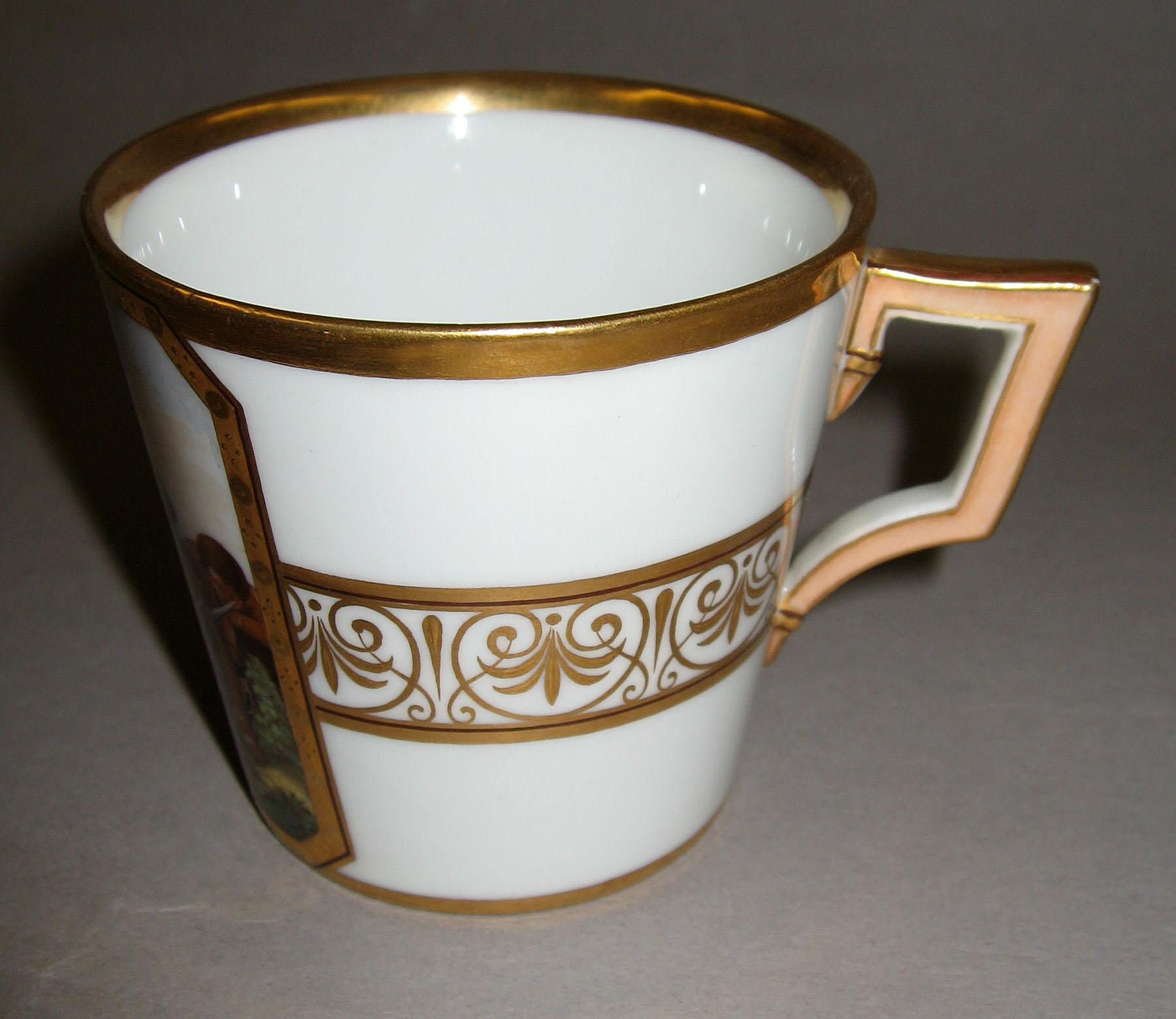 2001.0003.019.005 A Coffee cup (side)