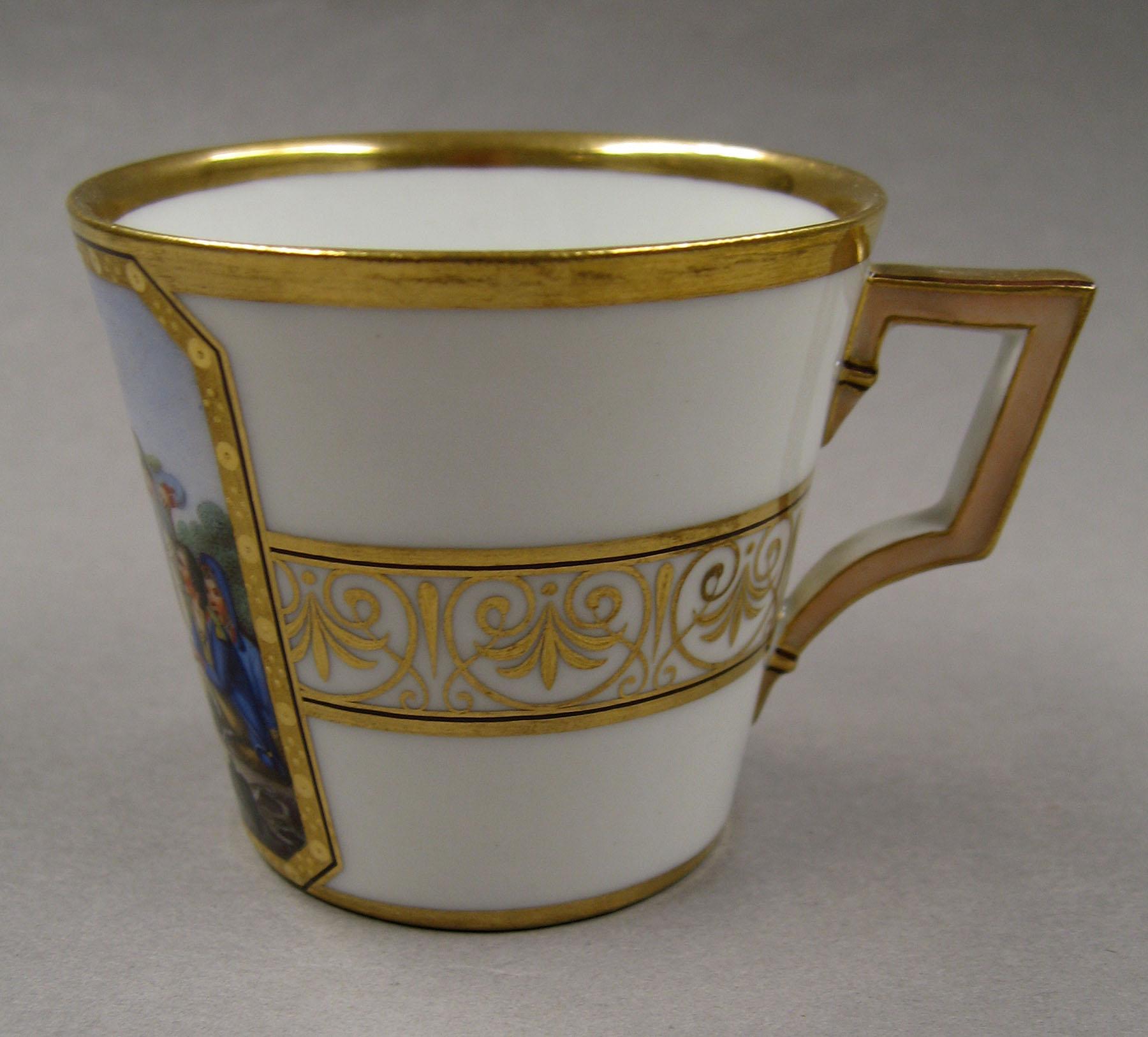 2001.0003.019.006 A Coffee cup (side)