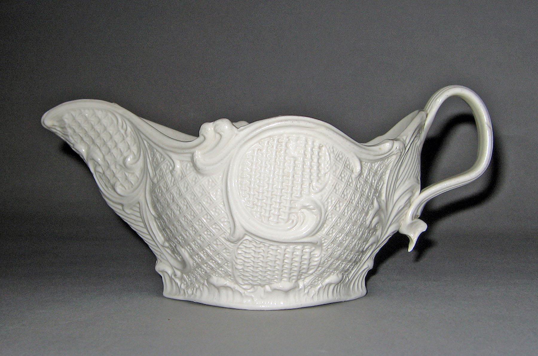 1958.0857 Stoneware sauceboat