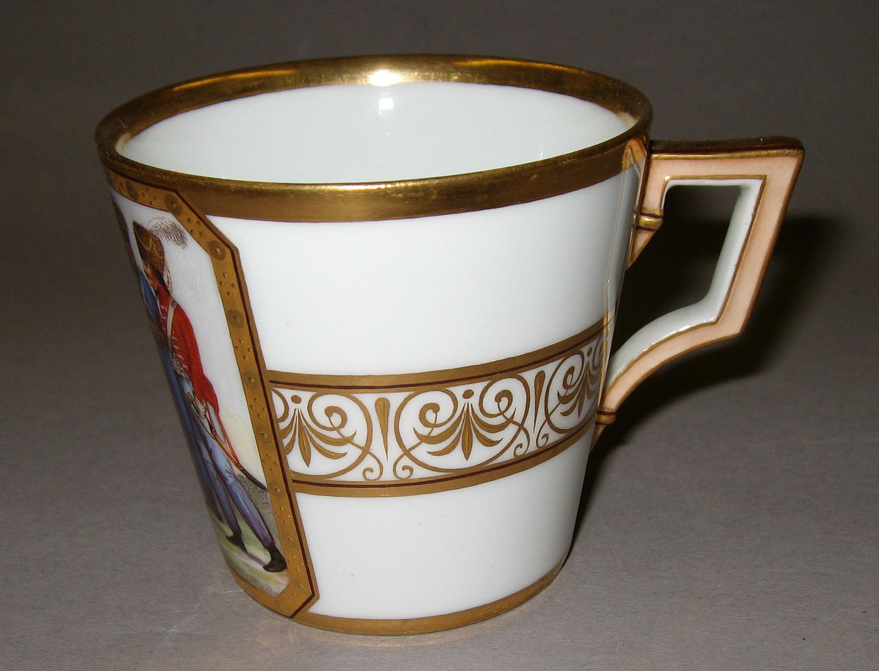 2001.0003.019.007 A Coffee cup (side)