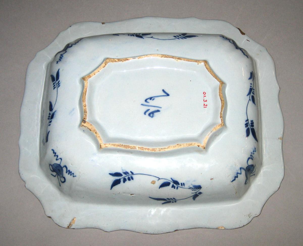 2001.0003.021 Delft dish bottom