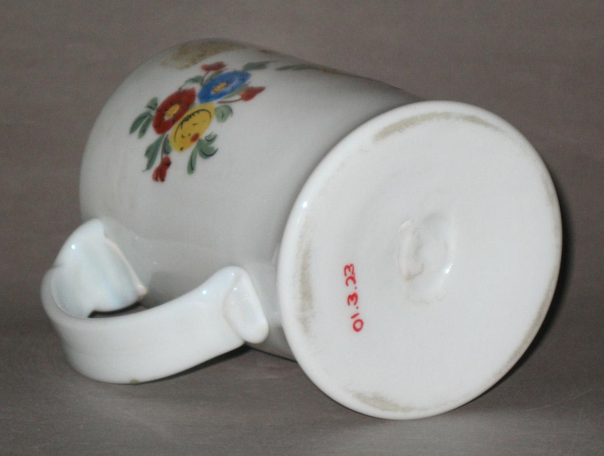 2001.0003.023 Glass mug (bottom)