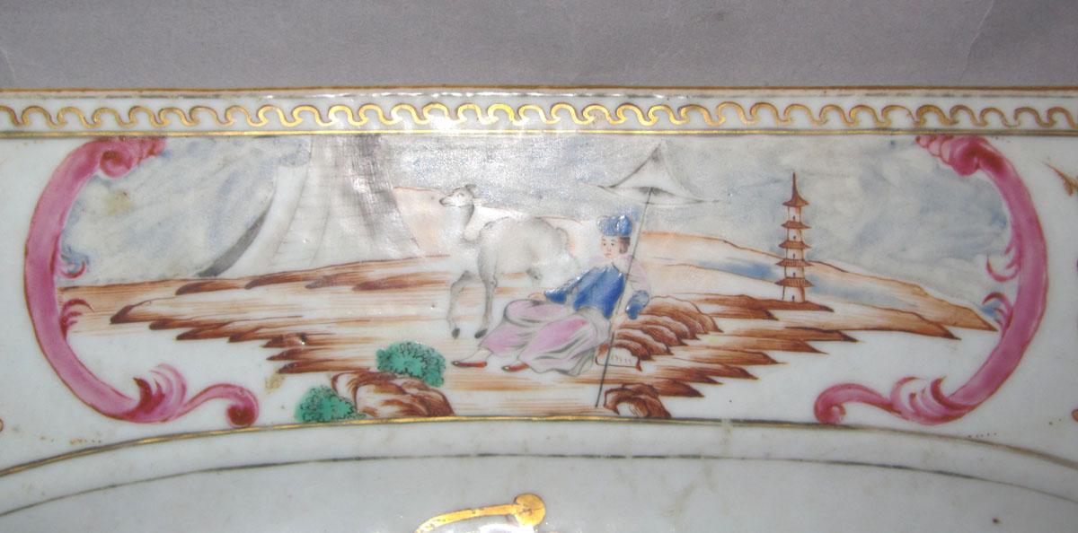 2001.0003.025 Porcelain platter detail 2